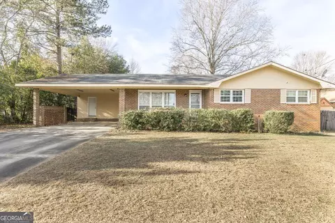 717 Meadowridge Dr, Warner Robins, GA 31093