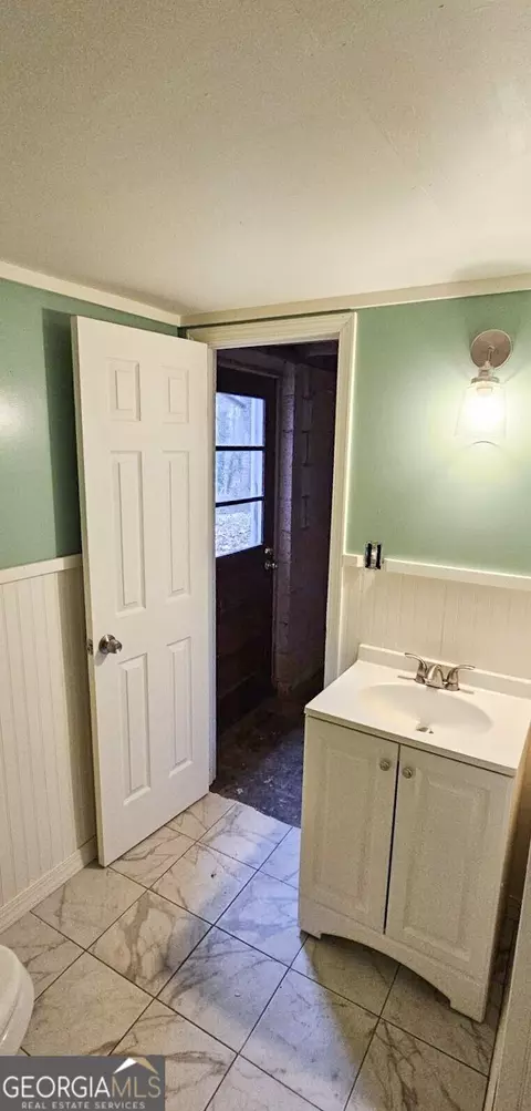 Bath - 308 Clearview Dr, Toccoa, GA 30577 photo 7 of 11