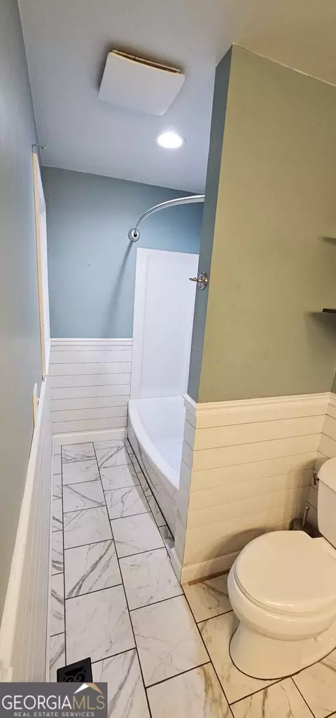 Bath - 308 Clearview Dr, Toccoa, GA 30577 photo 5 of 11