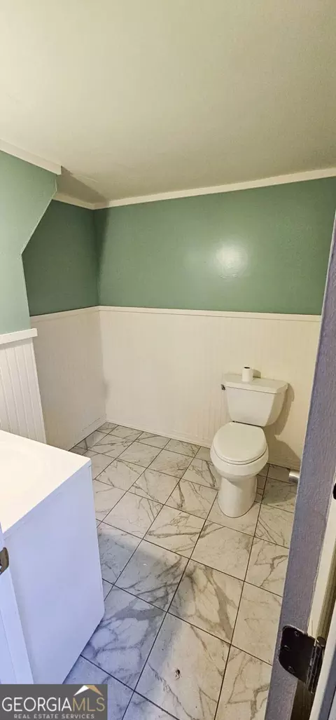 Bath - 308 Clearview Dr, Toccoa, GA 30577 photo 6 of 11