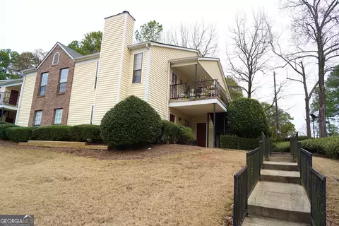 691 Windchase Ln, Stone Mountain, GA 30083