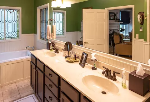 Bath - 183 Madden Rd, Bowdon, GA 30108 photo 5 of 10