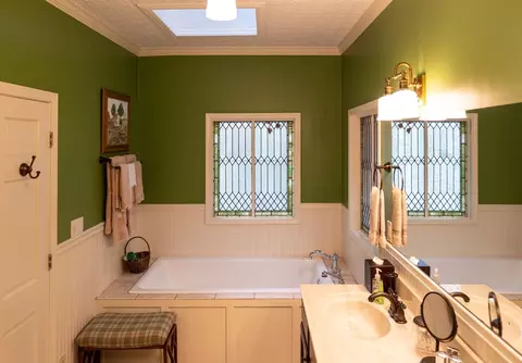 Bath - 183 Madden Rd, Bowdon, GA 30108 photo 2 of 10