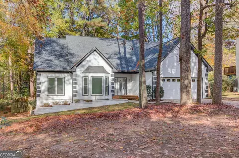 370 Shyrewood Dr, Lawrenceville, GA 30043
