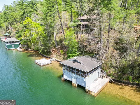 32 Lighthouse Ln, Lakemont, GA 30552