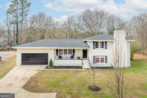 711 Glenn Carrie Rd, Hull, GA 30646