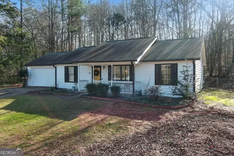 53 Apache Pointe Dr, Senoia, GA 30276