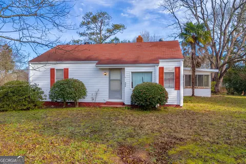 560 Jordan St, Royston, GA 30662