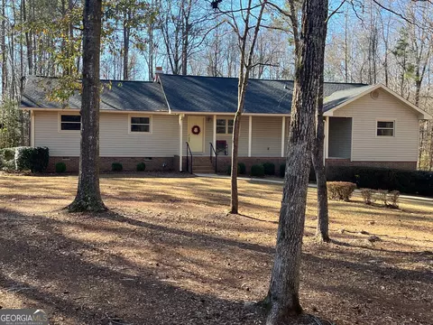 76 Briarwood Dr, Lagrange, GA 30241