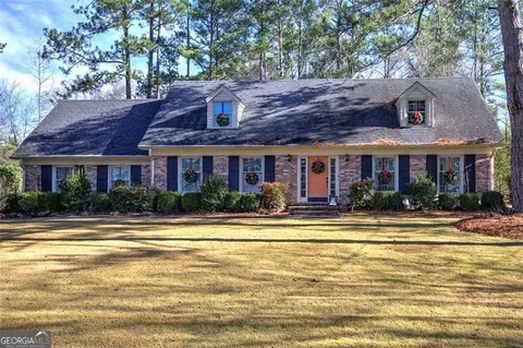 96 Highland Dr, West Point, GA 31833