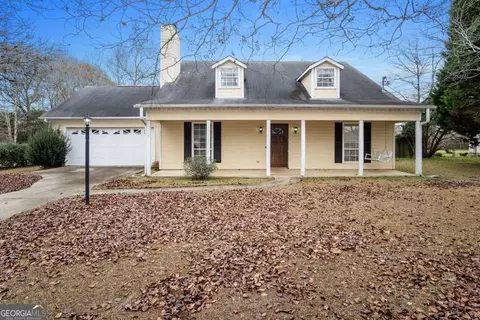 107 Beechwood Ct, Bonaire, GA 31005