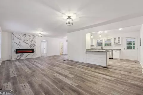 Living - 344 Rocky Creek Rd, Hampton, GA 30228 photo 1 of 4