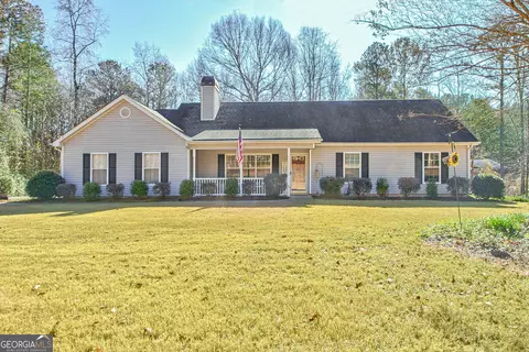 35 Riverside Dr, Sharpsburg, GA 30277