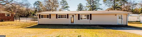 110 East St, Byron, GA 31008