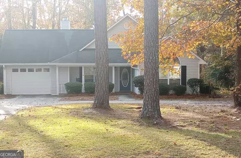 105 N Lake Dr, Sandersville, GA 31082