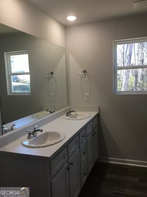 Bath - 9168 Carr Cir, Covington, GA 30014 photo 2 of 3