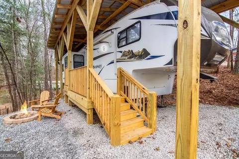 74 15th St, Ellijay, GA 30540