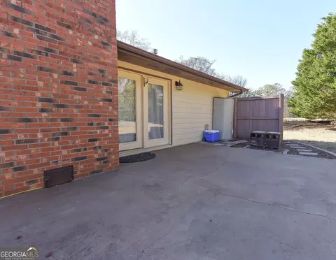 Exterior - 112 Meadowland Trl, Lagrange, GA 30240 photo 2 of 6