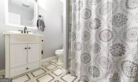 Bath - 112 Meadowland Trl, Lagrange, GA 30240 photo 1 of 2