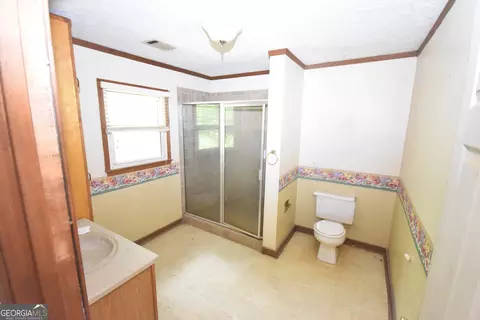 Bath - 132 Terri Rd, Lagrange, GA 30240 photo 1 of 2