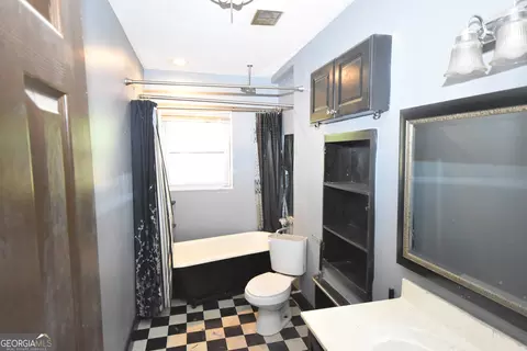 Bath - 132 Terri Rd, Lagrange, GA 30240 photo 2 of 2