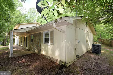 Exterior - 132 Terri Rd, Lagrange, GA 30240 photo 3 of 7