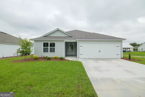 47 Cypress St, Ray City, GA 31645