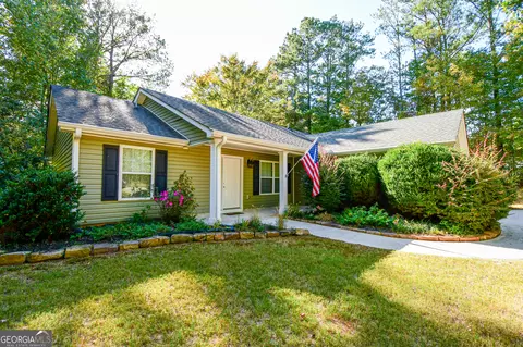 1995 Moore Rd, Moreland, GA 30259