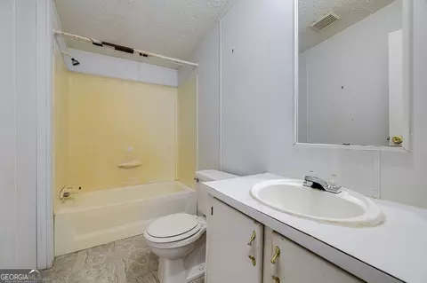 Bath - 162 Pearl Davis Rd, Springfield, GA 31329 photo 3 of 3