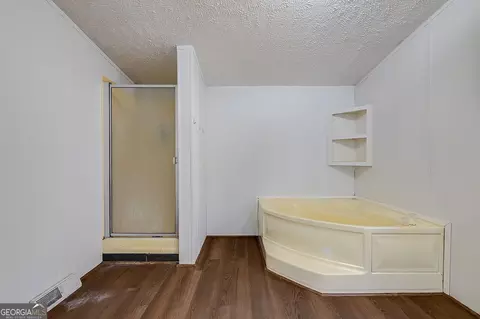 Bath - 162 Pearl Davis Rd, Springfield, GA 31329 photo 2 of 3
