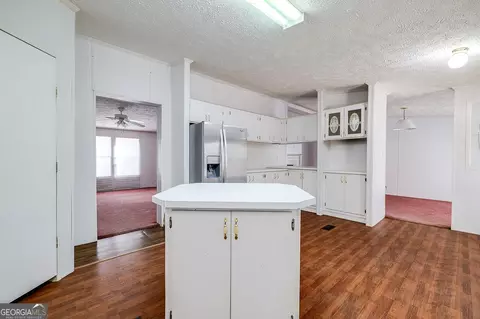 Kitchen - 162 Pearl Davis Rd, Springfield, GA 31329 photo 3 of 4