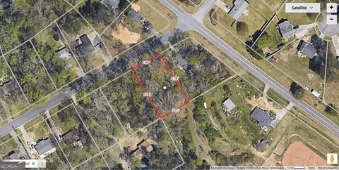 1352 Sommerset Dr, Lawrenceville, GA 30043