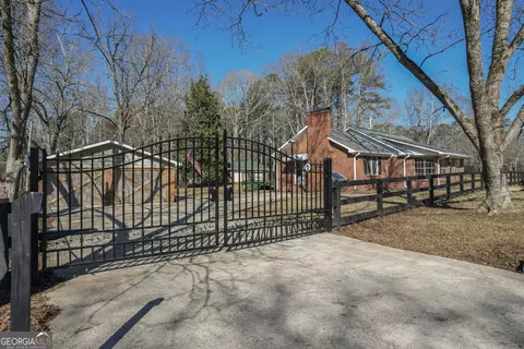 427 Garrett Cir, Carrollton, GA 30117