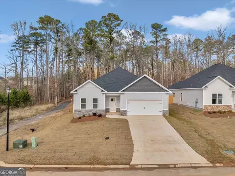 121 Garrett Ln, Bonaire, GA 31005