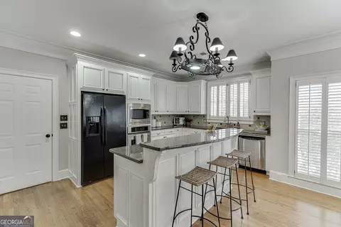 Kitchen - 9120 Etching Overlook, Duluth, GA 30097 photo 3 of 7