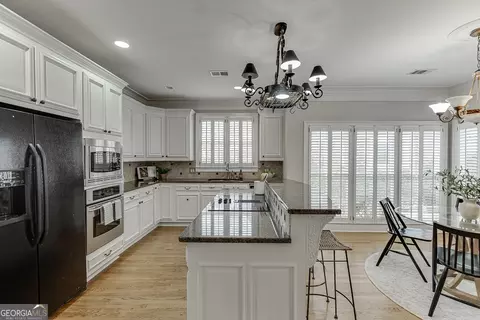 Kitchen - 9120 Etching Overlook, Duluth, GA 30097 photo 7 of 7