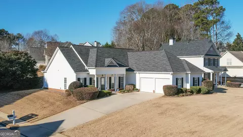 40 Oak Shores Dr, Newnan, GA 30265