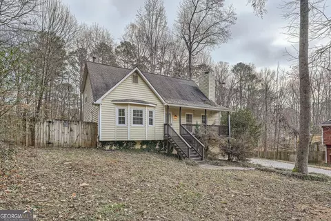 1077 Rolling Green Dr, Acworth, GA 30102