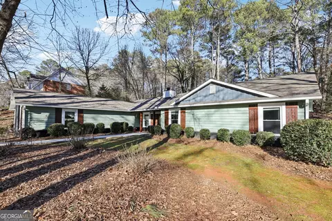3805 Hunting Ridge Dr SW, Lilburn, GA 30047