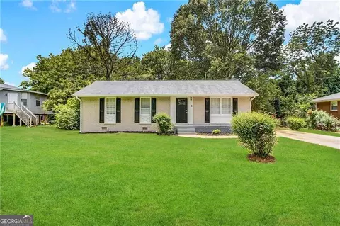 2668 Beacon Dr, College Park, GA 30349