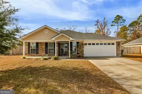 1135 Creekside Cir, Hinesville, GA 31313