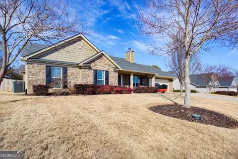 609 Lake Vista Dr, Jefferson, GA 30549