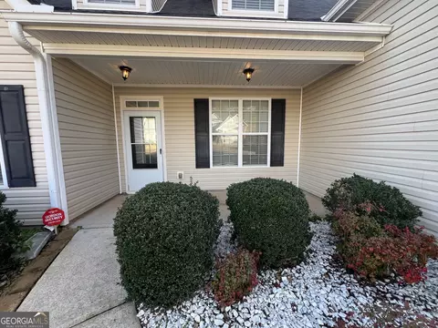 Exterior - 207 N Pointe Dr, Lagrange, GA 30241 photo 2 of 4