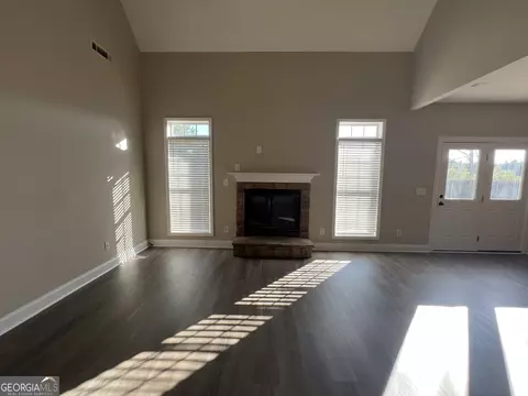 Living - 207 N Pointe Dr, Lagrange, GA 30241 photo 3 of 3