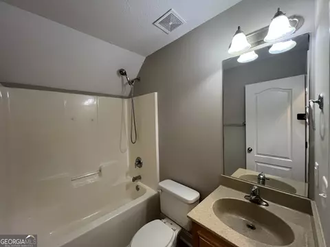 Bath - 207 N Pointe Dr, Lagrange, GA 30241 photo 3 of 3