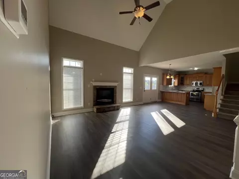 Living - 207 N Pointe Dr, Lagrange, GA 30241 photo 2 of 3