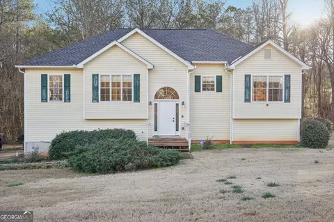 718 Grove Pointe Cir, Locust Grove, GA 30248