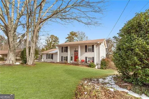 106 Winchester Dr, Carrollton, GA 30117