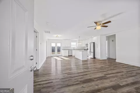267 W Hendricks St, Bowman, GA 30624 photo 7