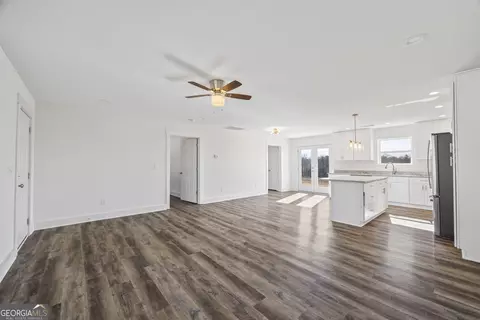 267 W Hendricks St, Bowman, GA 30624 photo 9